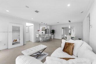 4301 SW 85th Ave in Miami, FL - Foto de edificio - Building Photo