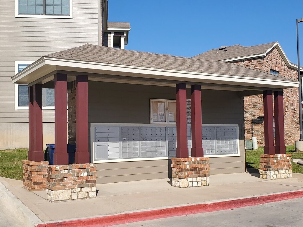 Crestview Place Apartments in Decatur, TX