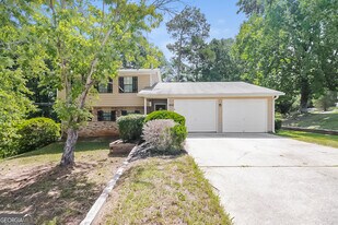 1005 Lombardy Way in Jonesboro, GA - Building Photo