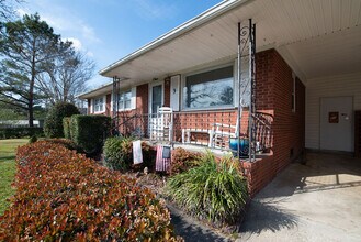 3 Princeton Dr in Jacksonville, NC - Building Photo - Building Photo