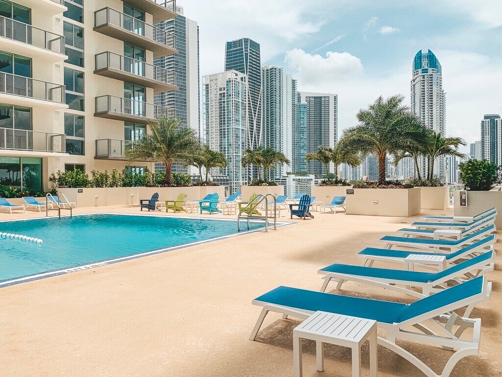 Art Plaza Miami, FL Apartments