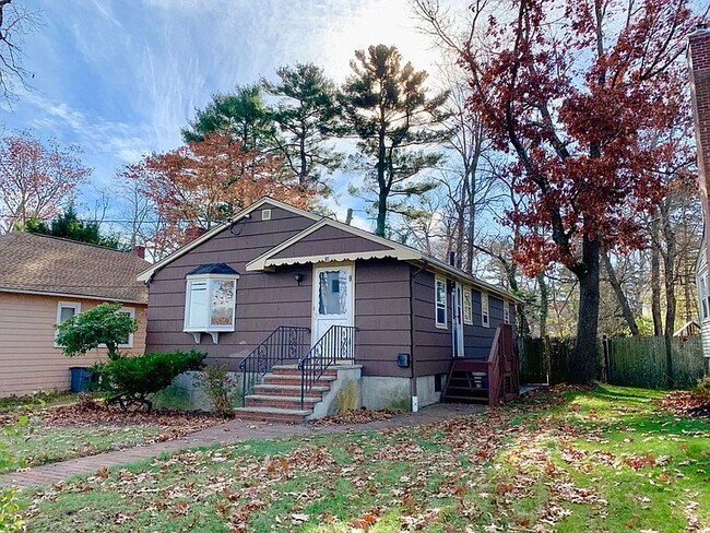 81 Nahatan St | Rentals in Westwood, MA