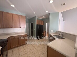 102 Maywood Drive in Moncks Corner, SC - Foto de edificio - Building Photo