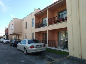 3501 W 11th Ave-Unit -102 in Hialeah, FL - Building Photo - Building Photo