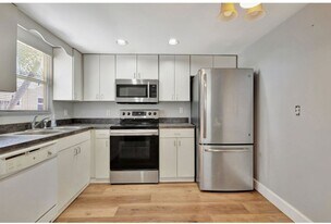 127 Lakeview Ave, Unit Duplex in Lantana, FL - Building Photo