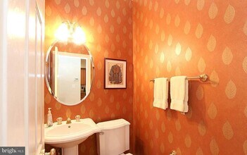 537 Longhorn Crescent in Rockville, MD - Building Photo - Building Photo