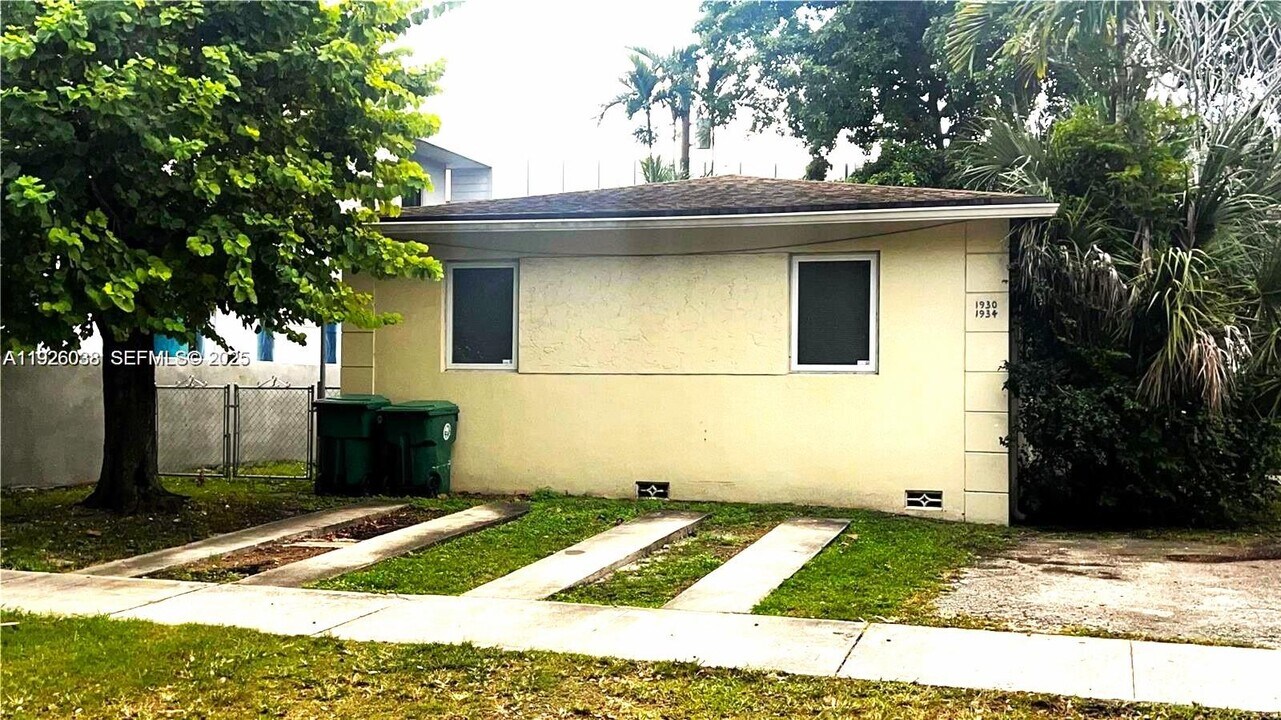 1930 SW 25th Ter in Miami, FL - Building Photo