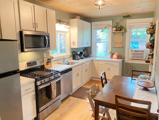 2825 N Booth St, Unit Lower Unit