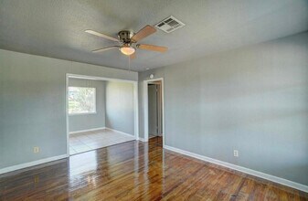 5325 NW Euclid Ave in Lawton, OK - Building Photo - Building Photo