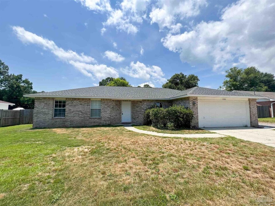 1297 Middlebrook Dr in Pensacola, FL - Building Photo