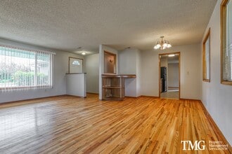 8018 NW 1st Ave in Vancouver, WA - Foto de edificio - Building Photo