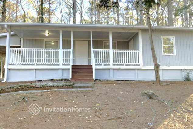 2494 Swallow Cir SE in Atlanta, GA - Building Photo