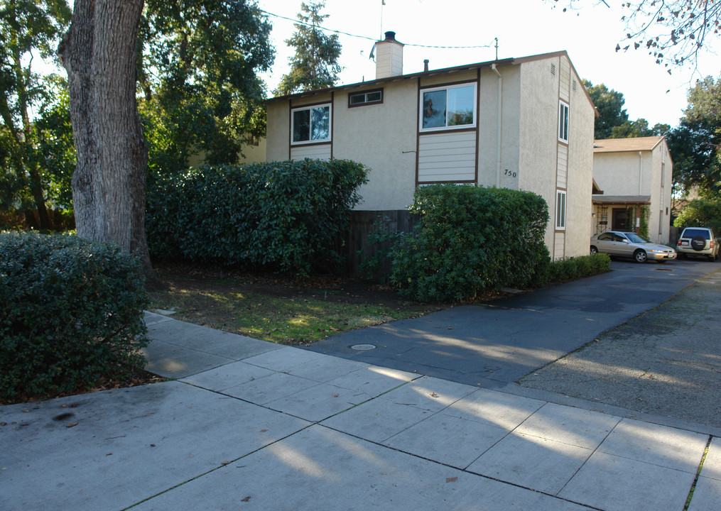 750 Palo Alto Ave in Mountain View, CA - Building Photo