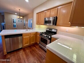 2686 Night Jasmine Dr in Simi Valley, CA - Building Photo - Building Photo