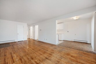 570 Ward St in Seattle, WA - Building Photo - Building Photo