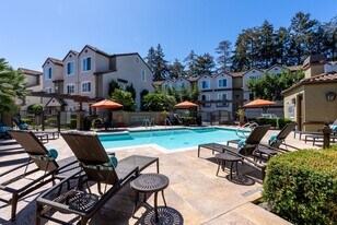 La Terraza in San Jose, CA - Building Photo