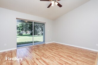 709 Grant Ave in Mount Dora, FL - Foto de edificio - Building Photo