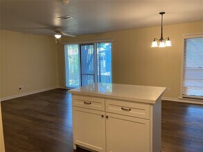 909 Silber Rd in Houston, TX - Building Photo - Building Photo