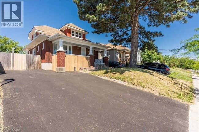 35 Hartzel Rd in St Catharines, ON - Building Photo - Building Photo