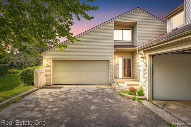 property at 732 Hamilton Ct