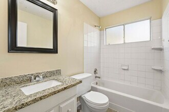 16235 Cutten Rd in Houston, TX - Foto de edificio - Building Photo