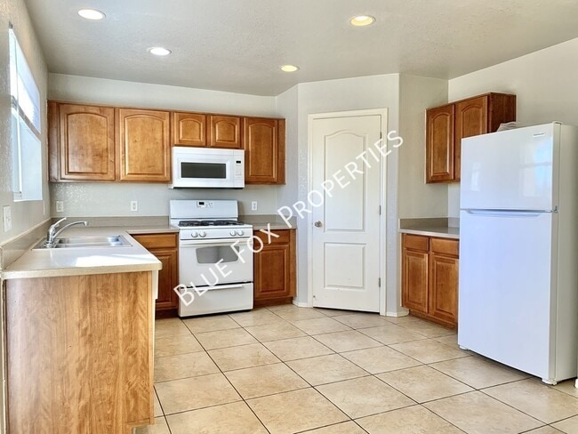 475 W Calle La Bolita in Sahuarita, AZ - Building Photo - Building Photo