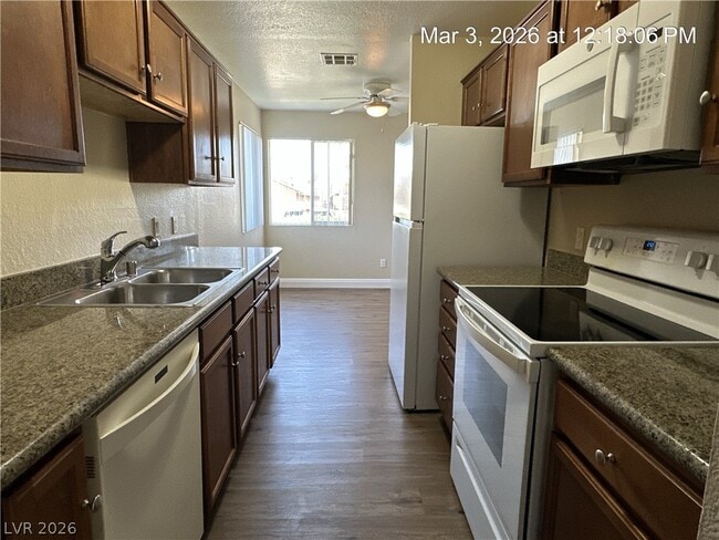 1842 N Decatur Blvd in Las Vegas, NV - Foto de edificio - Building Photo