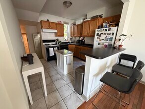 745 S 16th St, Unit 2nd floor in Philadelphia, PA - Foto de edificio - Building Photo