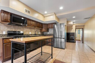 1006 W Cross St in Baltimore, MD - Building Photo - Building Photo