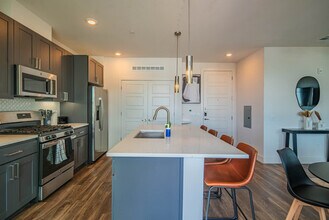 15501 N Dial Blvd in Scottsdale, AZ - Building Photo - Building Photo