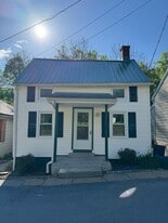114 College St in Shepherdstown, WV - Building Photo