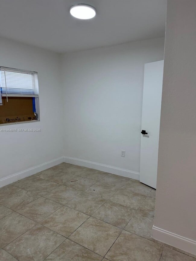 2335 NW 68th St in Miami, FL - Building Photo - Building Photo