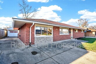 2176 Los Arrow Dr in Dayton, OH - Building Photo - Building Photo