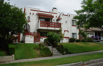 715 E Santa Anita Ave in Burbank, CA - Foto de edificio - Building Photo