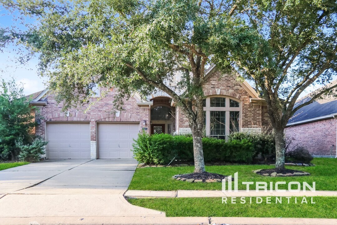 13616 Orchard Wind Ln in Pearland, TX - Foto de edificio