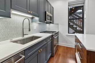 3517 N Reta Ave, Unit 4R in Chicago, IL - Foto de edificio - Building Photo