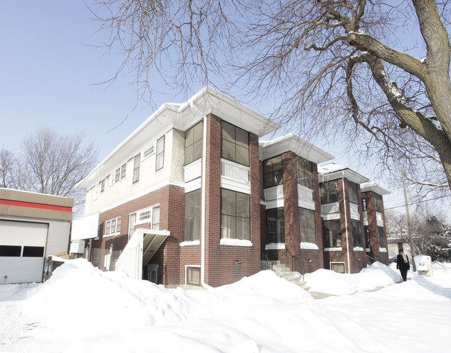 829-833 S 13th St in Lincoln, NE - Foto de edificio - Building Photo