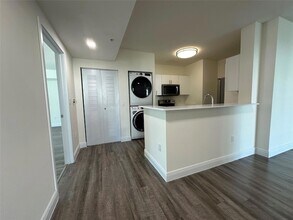 110 SW 12th St, Unit 902 in Miami, FL - Building Photo - Building Photo