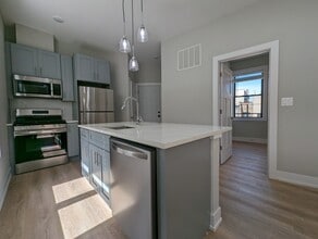 423 W Belden Ave, Unit 1 in Chicago, IL - Building Photo - Building Photo