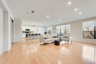 4111 Gilbert Ave, Unit 212 in Dallas, TX - Building Photo