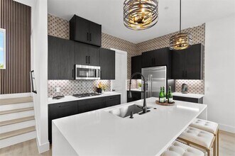 727 W 10th St in Dallas, TX - Building Photo - Building Photo