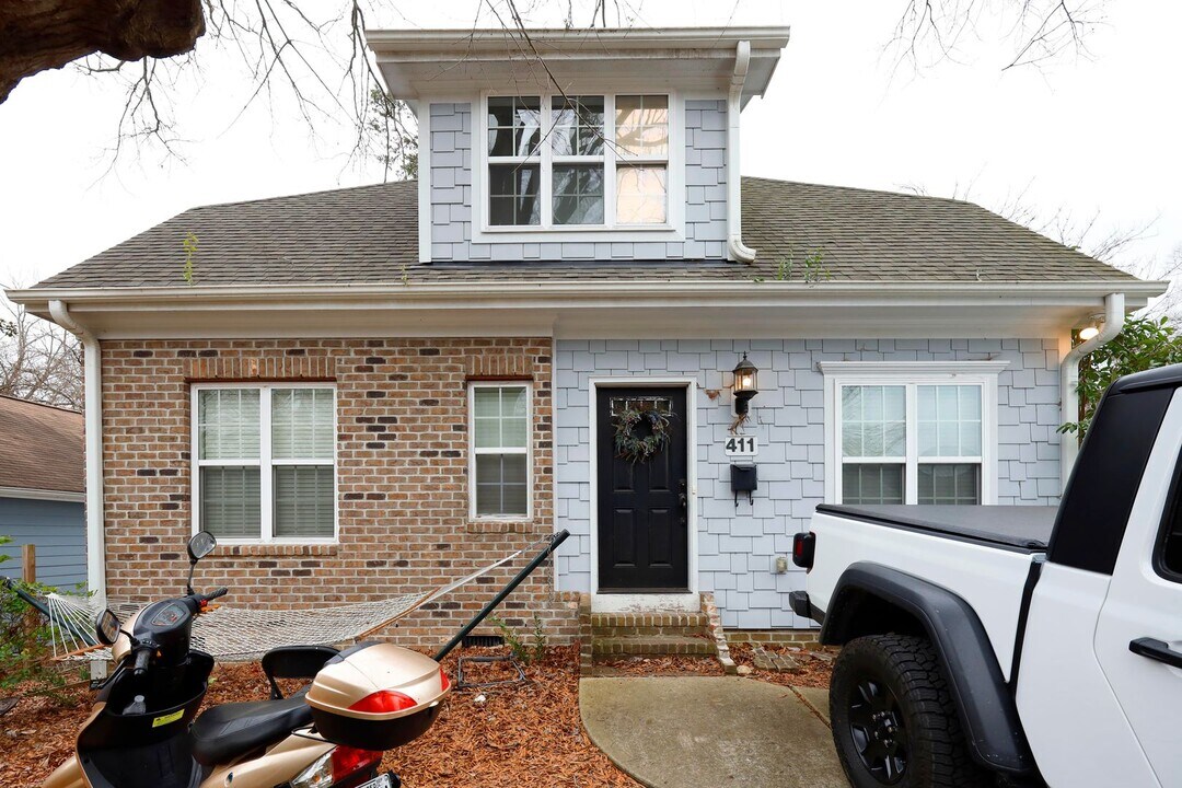 411 Cotton St in Chapel Hill, NC - Building Photo