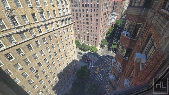 5 AVENUE