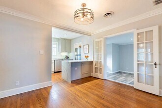 380 Holmes Cir in Memphis, TN - Building Photo - Building Photo