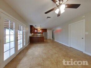 8130 N 55th Ave in Glendale, AZ - Foto de edificio - Building Photo