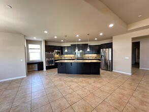 12610 Lincolnshire Dr in Bakersfield, CA - Building Photo - Building Photo
