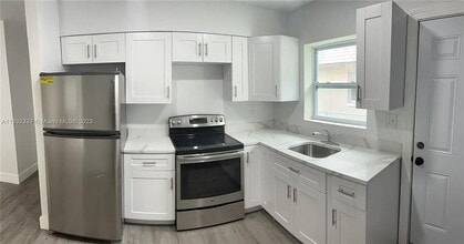 1539 NW 8th Ave, Unit 1 in Fort Lauderdale, FL - Foto de edificio - Building Photo