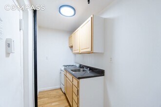 320 W 20th St, Unit 3 in New York, NY - Building Photo - Building Photo