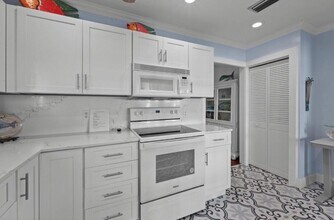 36 Palm Square in Delray Beach, FL - Building Photo - Building Photo