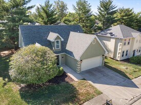 412 N Village Cir in Columbia, MO - Building Photo